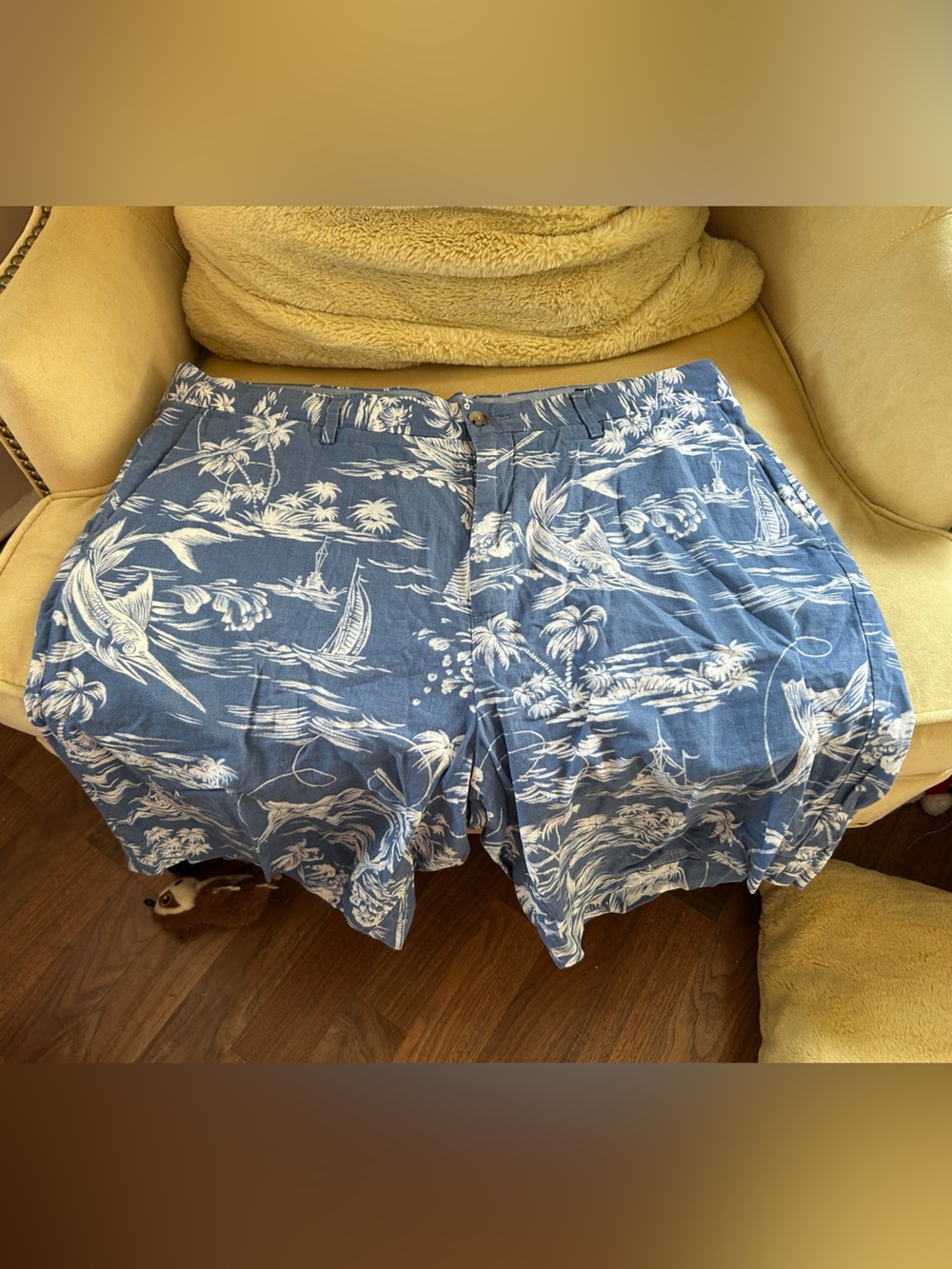 Ralph Lauren Blue and White Tropical Print Men’s Flat-Front Shorts